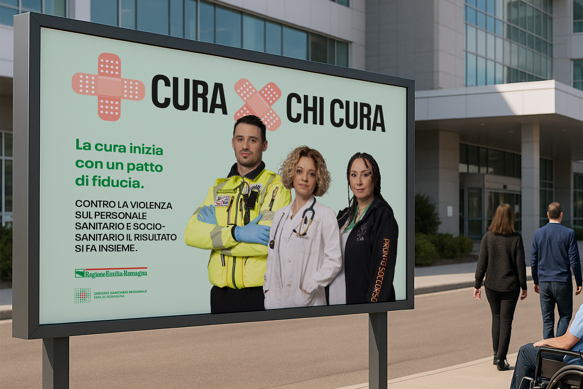 Foto manifesto della campagna di comunicazione nel cortile dell'Ospedale